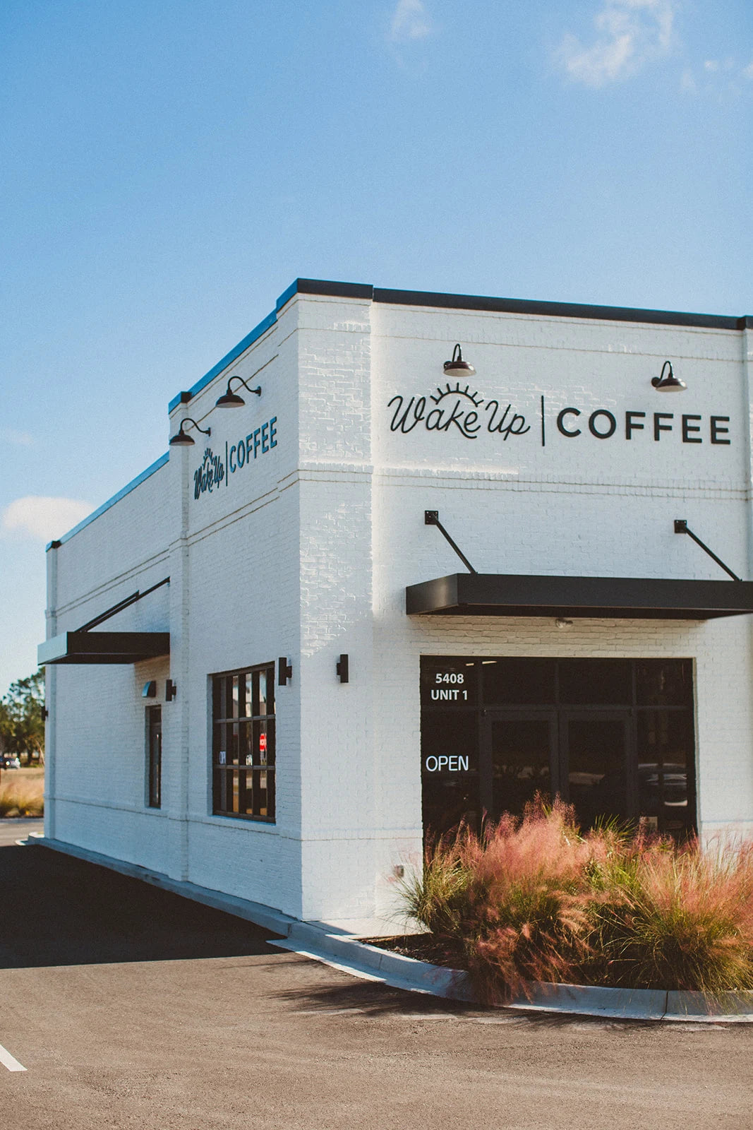 Wake Up Golden Isles Parkway café exterior